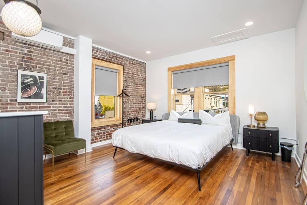 King Bed Stylish Studio In Heart Of Downtown Room # 200 Hot Springs Exterior photo
